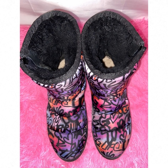 Women's Ugg Boots - Picture 3 of 4